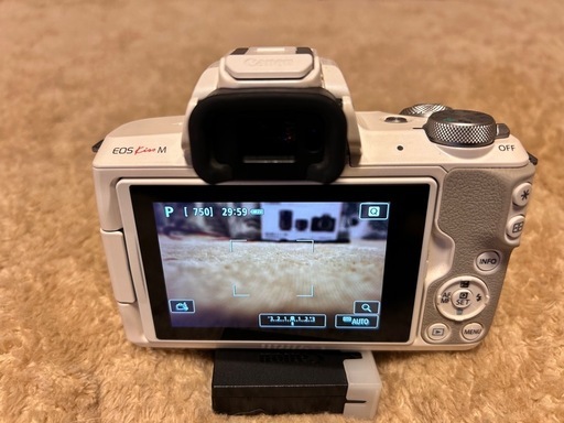★【美品】Canon EOS Kiss M ダブルズームキット おまけ付き★