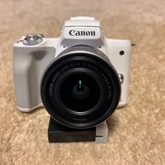 ★【美品】Canon EOS Kiss M ダブルズームキット おまけ付き★の画像