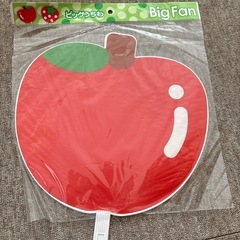 DAISO  りんご　ビッグうちわの画像
