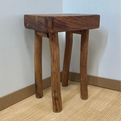 天然木スツールの画像
