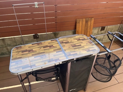 キャンプ　キッチンテーブル