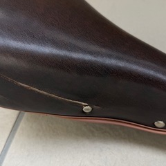 ブリヂストン「bikke（ビッケ）」用の ハンドルグリップ（新品未使用） と サドル（中古）の画像