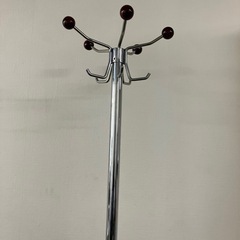 椅子NAIKI4個とテーブルokamura1個その他オフィス製品の画像