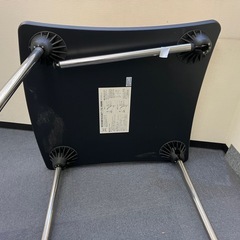 椅子NAIKI4個とテーブルokamura1個その他オフィス製品の画像