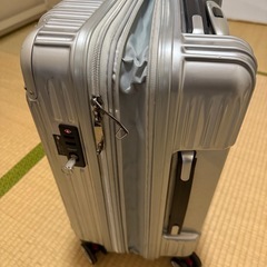 スーツケースの画像