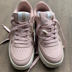 〈ZARA〉ピンクスニーカー未使用の画像