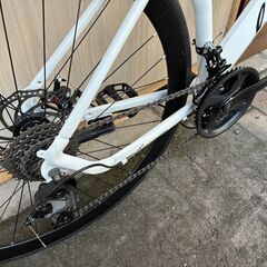 【リサイクルショップどりーむ荒田店】No.599 美品のロードバイク入荷♪ カラー白 ギア3×9＝27速　機械式ディスクブレーキ　の画像