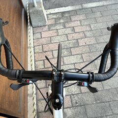 【リサイクルショップどりーむ荒田店】No.599 美品のロードバイク入荷♪ カラー白 ギア3×9＝27速　機械式ディスクブレーキ　の画像