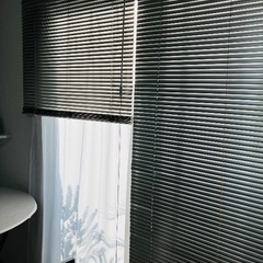 ブラインド 87cm×200cm 2枚あります アルミブラインド 無印良品 直付け シルバー色 遮光の画像