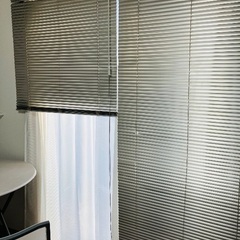 ブラインド 87cm×200cm 2枚あります アルミブラインド 無印良品 直付け シルバー色 遮光の画像