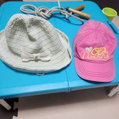 全部で500円　公園デビューセット　オールドネイビー　帽子２点　折りたたみ机　Asics縄の縄跳びの画像
