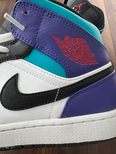 NIKE エアージョーダン1ミッド
