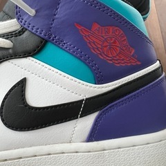 NIKE エアージョーダン1ミッドの画像