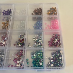 24色　ラインストーン　ネイルパーツの画像