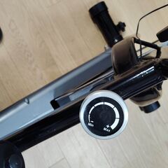 エアロバイク　スピンバイク　摩擦負荷調整式　ハンドルサドル高さ調整あり　デジタルメーターの画像