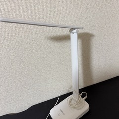 調色・調節可能 LEDデスクライト（ホワイト）の画像
