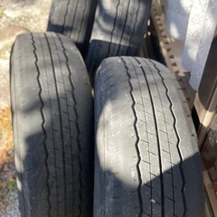 ハイエースノーマルタイヤ方減り有りの画像