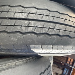 ハイエースノーマルタイヤ方減り有りの画像