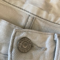 56㎝　UNIQLO薄い水色のジーンズの画像