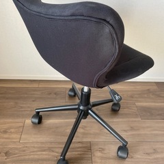 小さめ、おしゃれなオフィスチェア学習チェアの画像