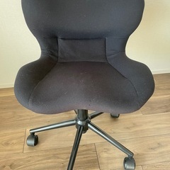 小さめ、おしゃれなオフィスチェア学習チェアの画像