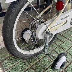 🔹キッズバイク　18インチ 補助輪・キックスタンド付きの画像