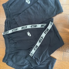 NIKEトレーナーとパンツまとめての画像