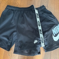 NIKEトレーナーとパンツまとめての画像