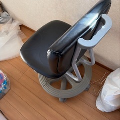 勉強椅子の画像