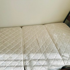 ポケットコイル三折りマットレス(セミダブル)の画像