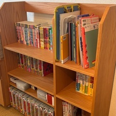 美品 キャスター付き本棚の画像