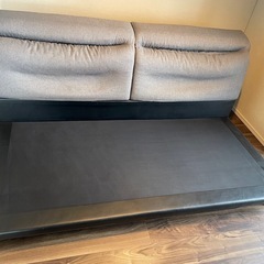 ダブルサイズのベットとマットレス
　の画像