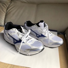 スニーカー新品 1足　MI'ZUNO マキシマイザー17.  24.5の画像