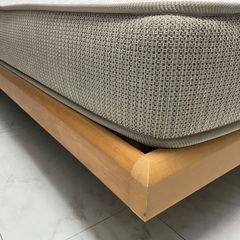 ダブルベッド　マットレス付きの画像