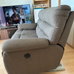 ニトリ電動リクライニングソファの画像