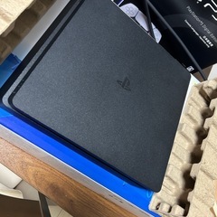 PS4  本体の画像