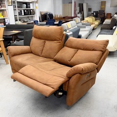 【美品‼️】定価132,000円♪ ビッグウッド 200cm幅2人掛け電動リクライニングソファ 2モーター USBポート付き レザーファブリック製ブラウン♪の画像