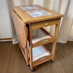 アンティークキッチンワゴン　キャスター付きの画像