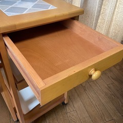 アンティークキッチンワゴン　キャスター付きの画像