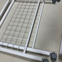 キャスター付き　伸縮布団収納ラックの画像