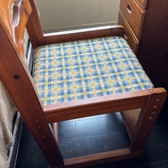 テーブル 椅子の画像