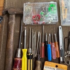 工具箱付き ドライバー　金づち　釘　六角レンチ　など　まとめての画像