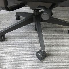 【スチールケース】　事務椅子の画像