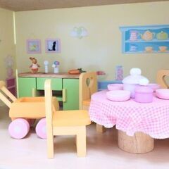 木製 ドールハウスの画像