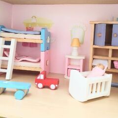 木製 ドールハウスの画像