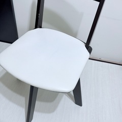 デスク、学習机、仕事机などに　イス付きの画像