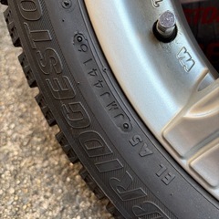 ブリヂストン　スタッドレスタイヤVRX＋アルミホイール4本セットの画像