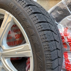 ブリヂストン　スタッドレスタイヤVRX＋アルミホイール4本セットの画像