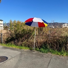 早者勝日差し避け/ビーチパラソル/🟥🟨🤍🟦/中古の画像