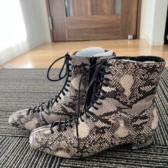 😊美品ヘビ柄ブーツ😊お引き取りの早い方優先とさせて頂きます🙇‍♀️の画像